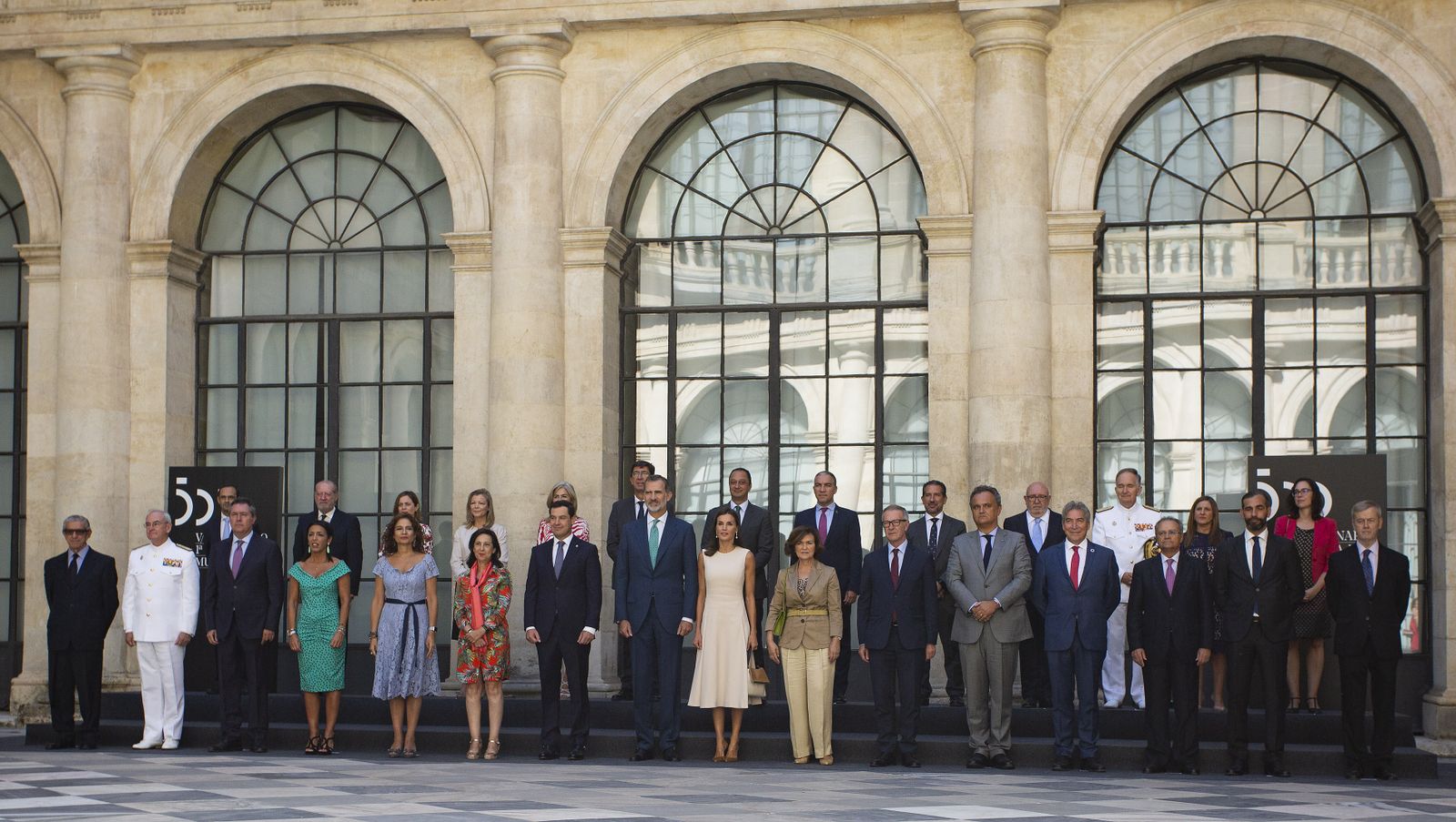 La visita de los Reyes a la exposición 'El viaje más largo', en imágenes