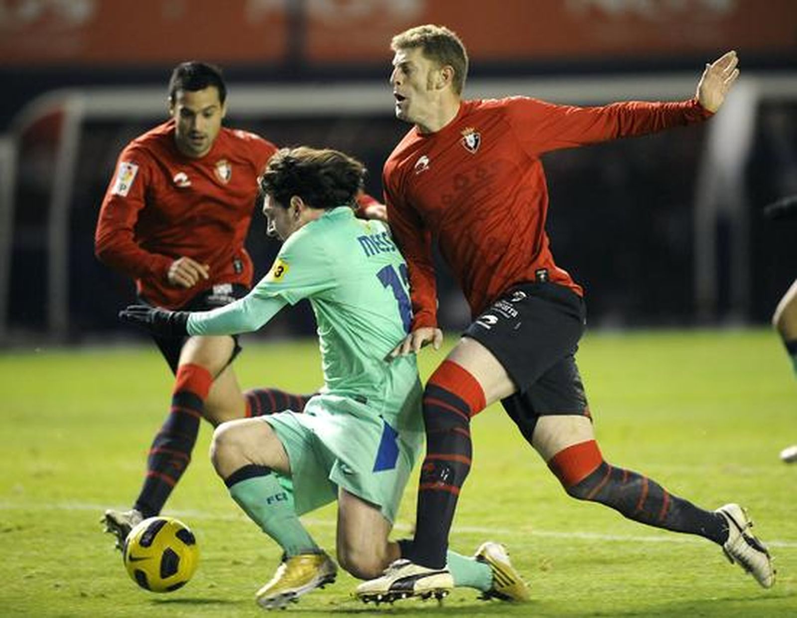 El Barcelona gana con facilidad a Osasuna en Pamplona. / AFP