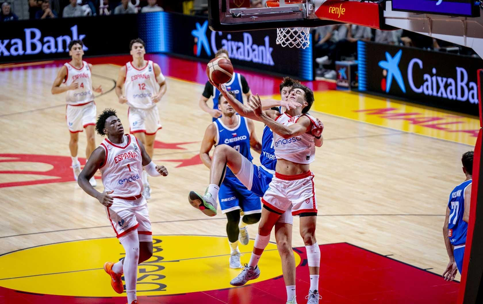 España B-República Checa, en fotos