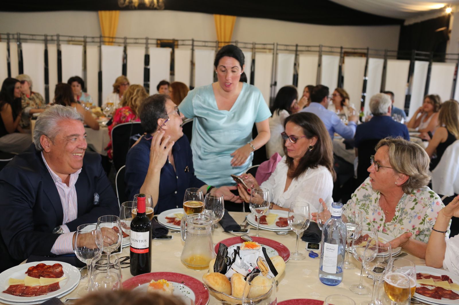 Almuerzo de despedida de Lucía Vizcaya  jefa de la Oficina de Extranjeros en imágenes