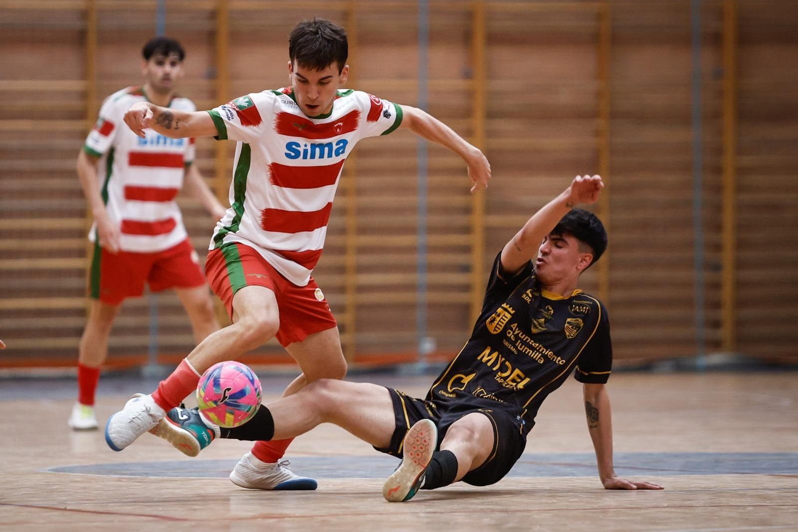 Un jugador del Sima, durante un lance del encuentro