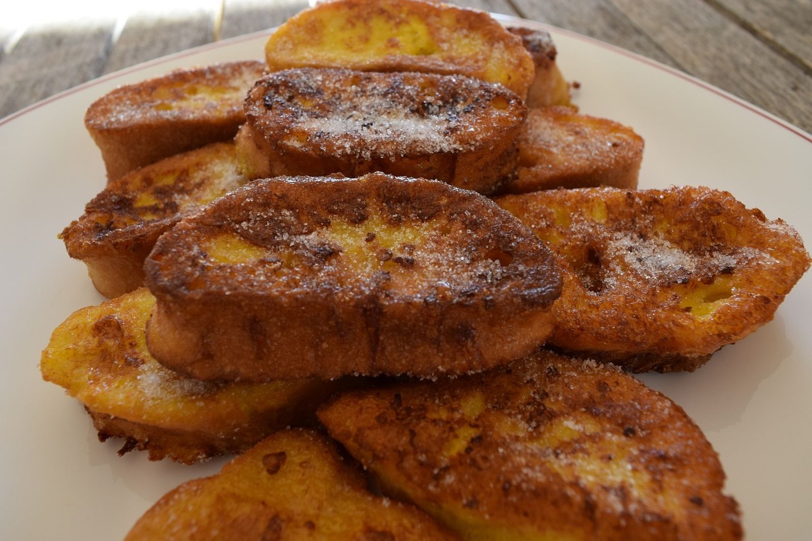 Torrijas de crema pastelera: la versión más cremosa del dulce de Cuaresma por excelencia