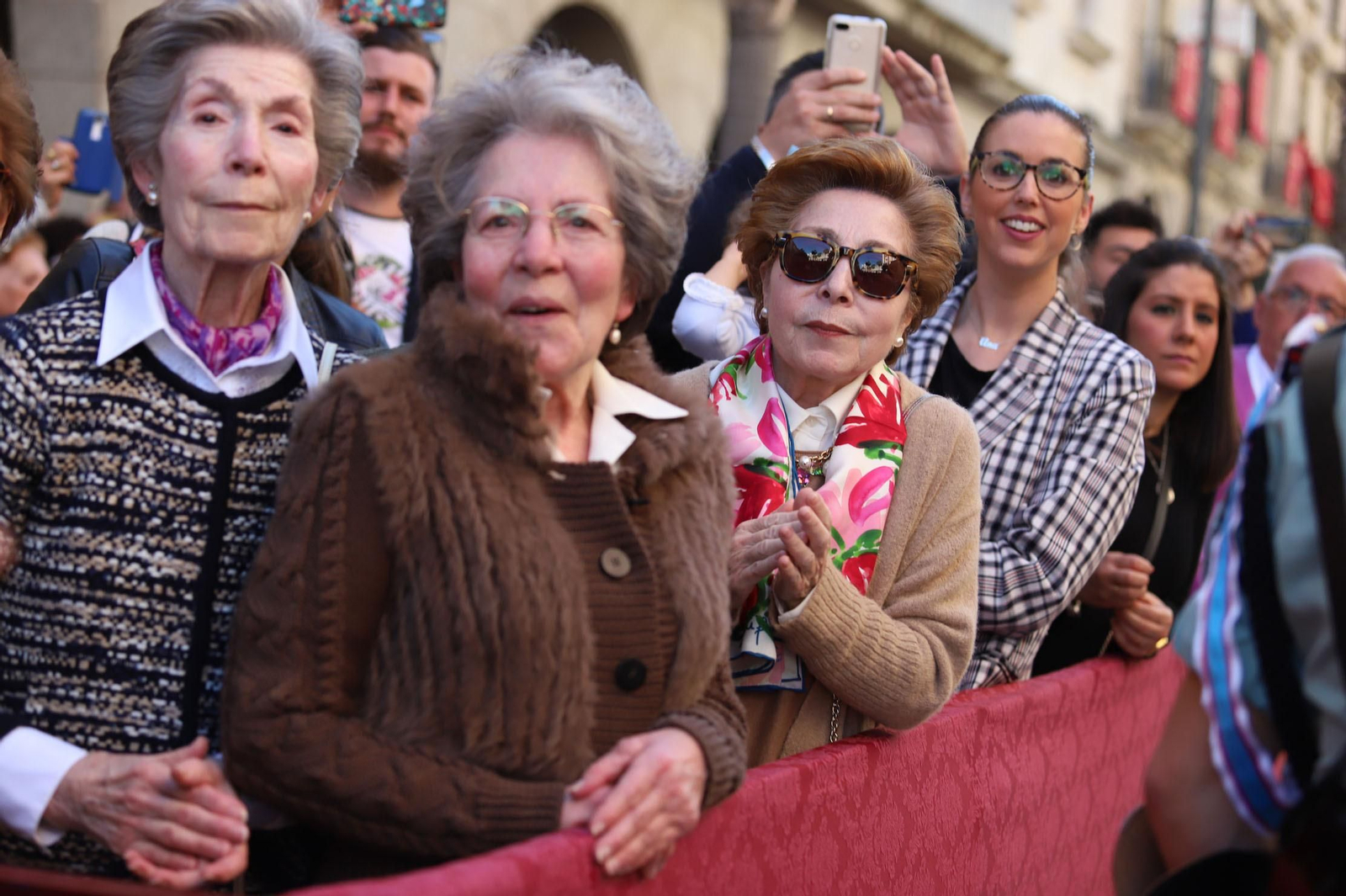 Ambiente  para recibir a la Legión en las calles de Huelva