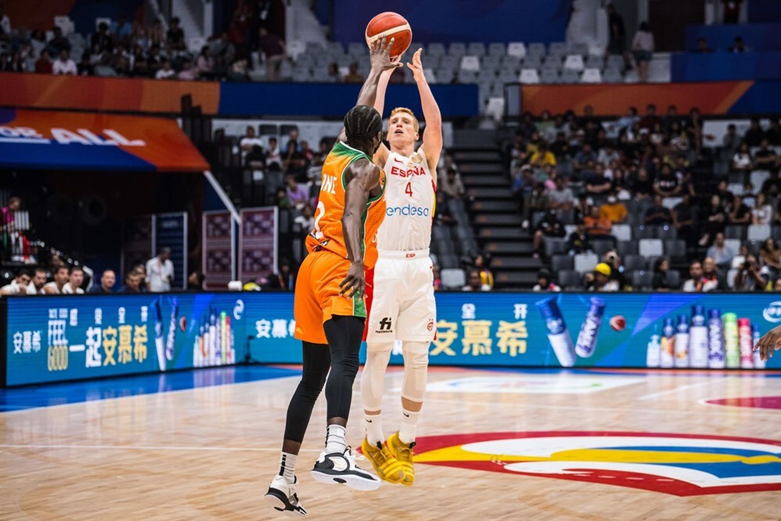 Alberto Díaz, frente a Costa de Marfil