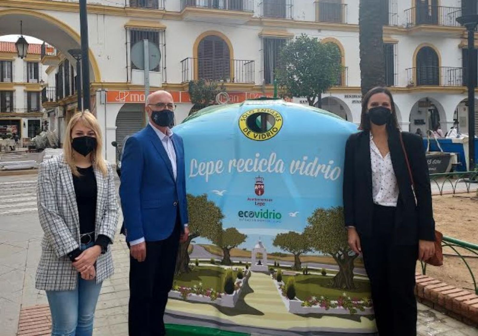 Contenedor de reciclaje de vidrio en Lepe