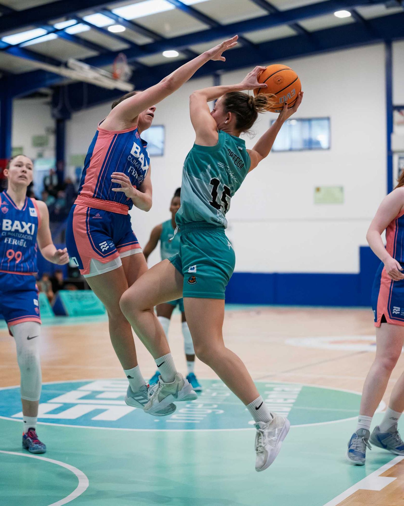 CAB Estepona-Baxi Ferrol: Partido redondo para hacer vibrar al Pineda