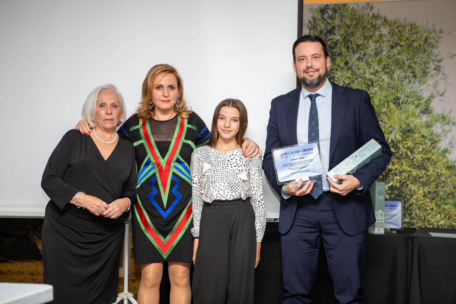 Así fue la emotiva cena solidaria de ALES