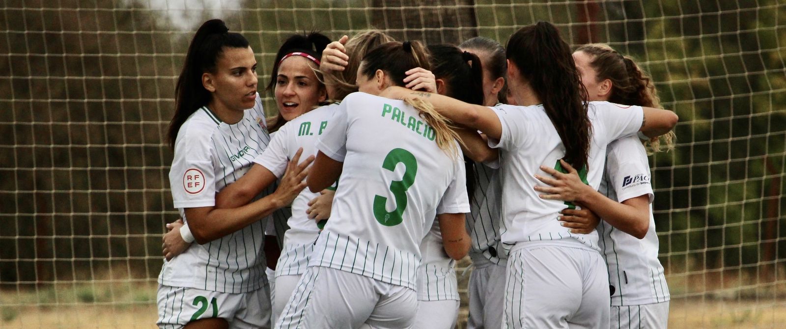 Las jugadoras del Córdoba Femenino celebran un gol.