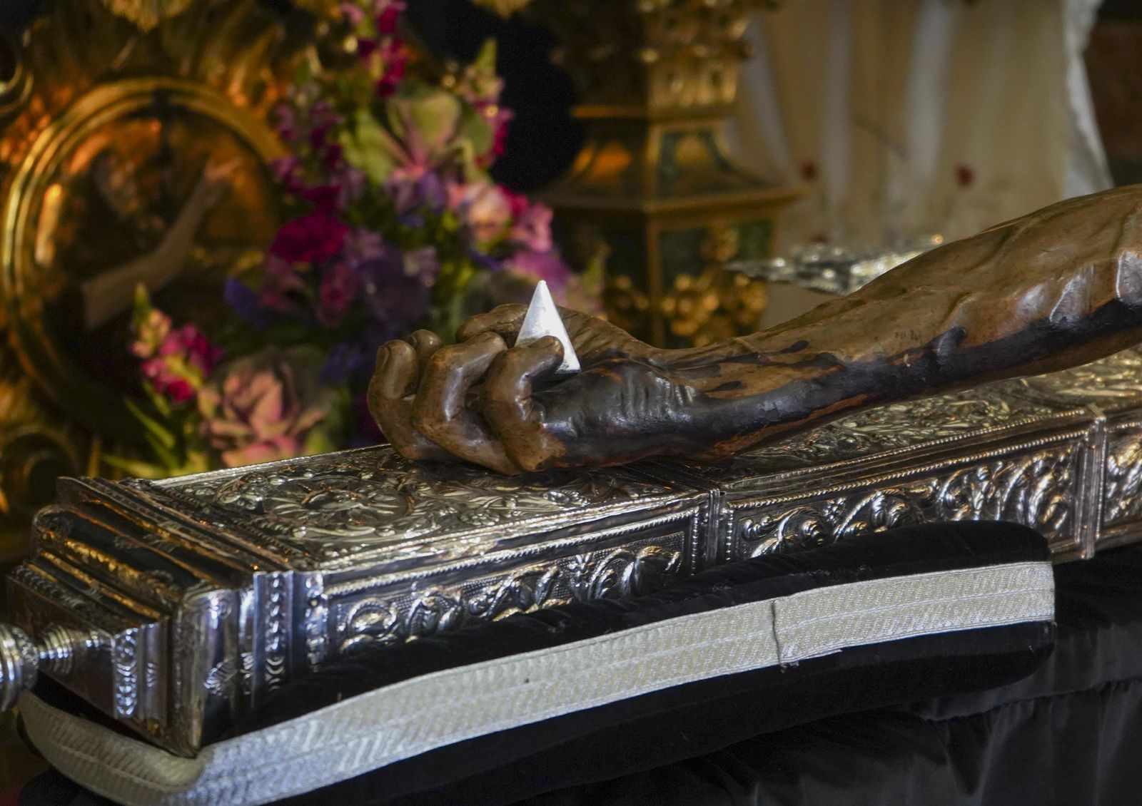 El besapiés al Cristo de San Agustín, en imágenes