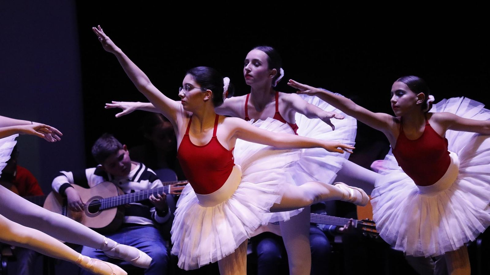 Las fotos de la Gala Solidaria de Navidad de la Escuela Municipal de Música, Danza y Teatro "Jose María Sánchez -Verdú"