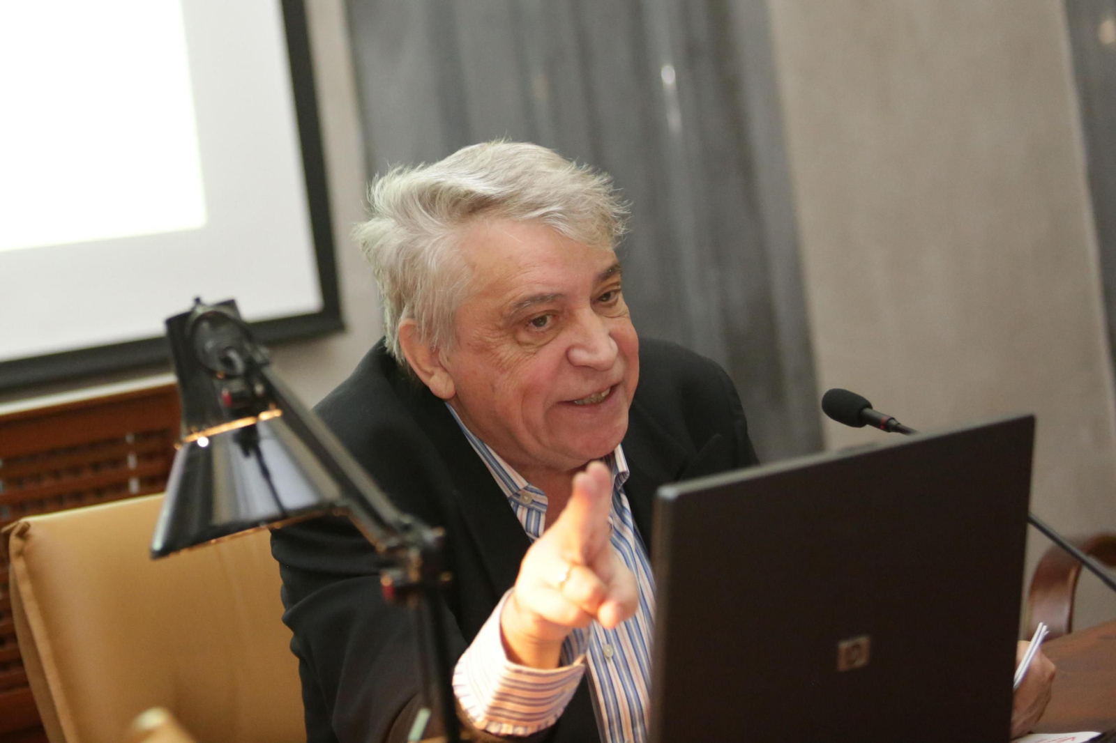 El catedrático Enrique Valdivieso.