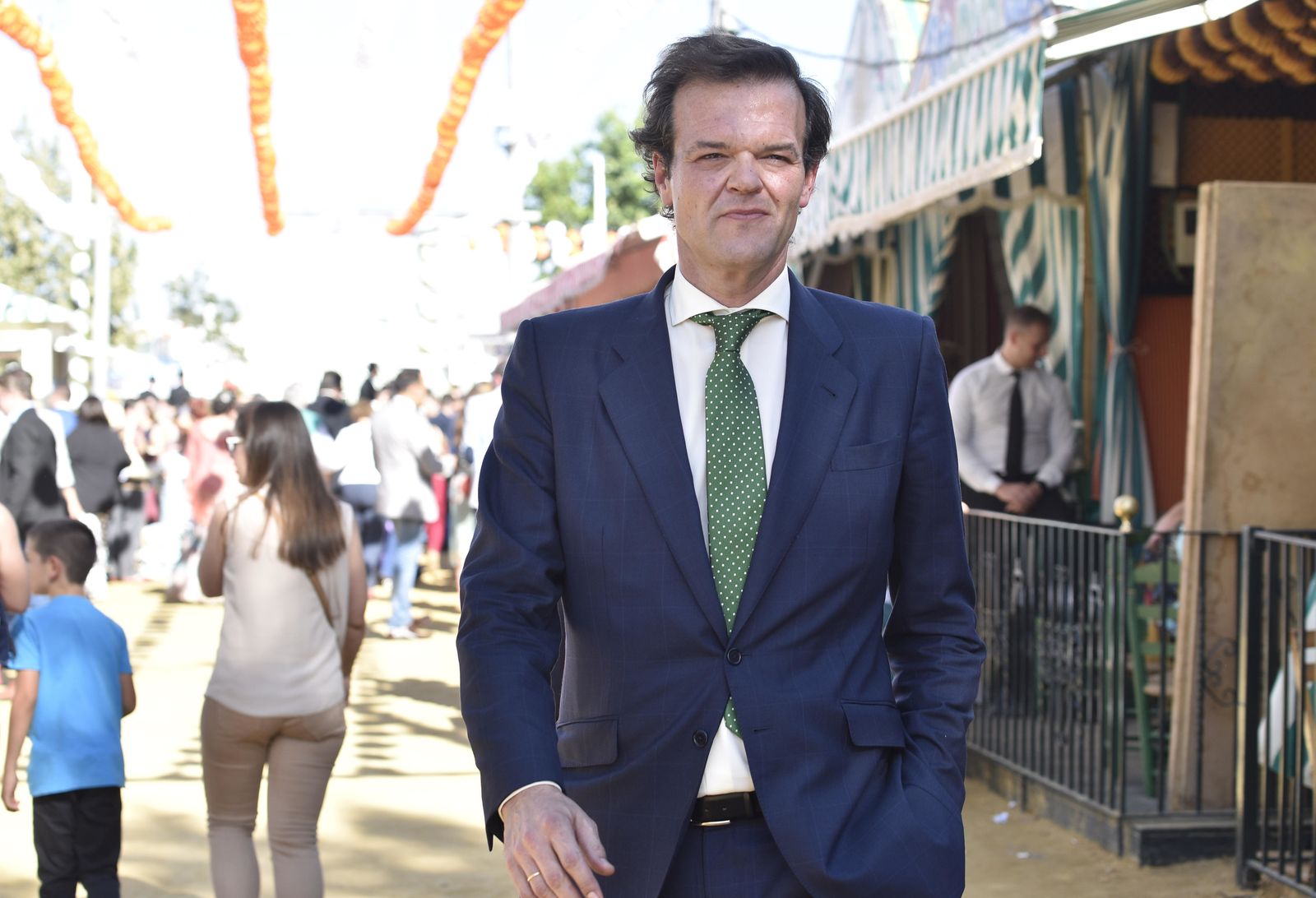 Rafael Salas, ayer, camina con firmeza por una de las calles del Real.