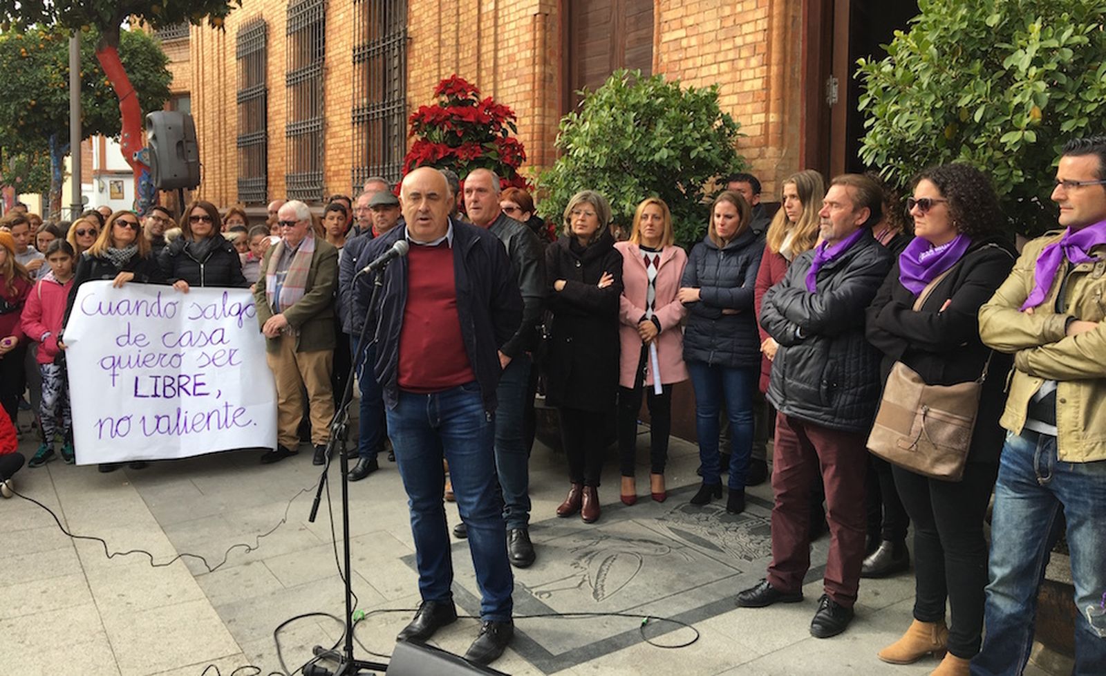 El alcalde de Nerva, José Antonio Ayala, ayer en la concentración organizada en el municipio.