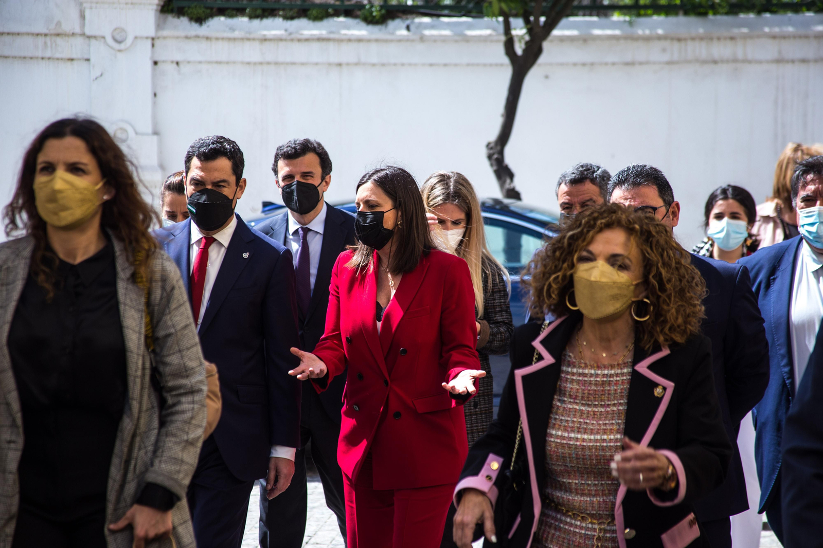Así ha sido la visita del presidente de la Junta a las hermandades del Lunes Santo de San Fernando