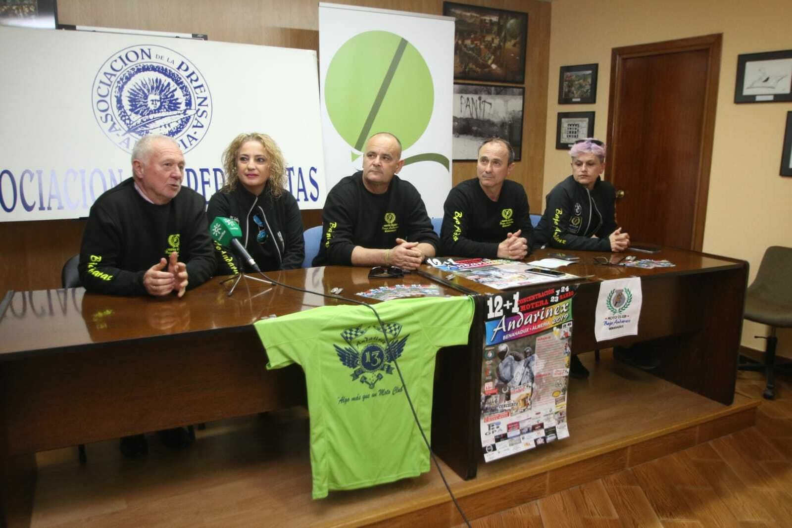 Junta Directiva del Moto Club Bajo Andarax en la presentación de ayer