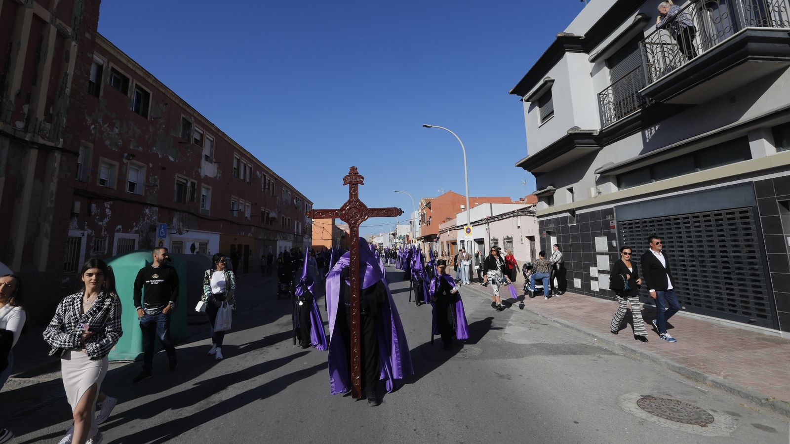 Las fotos del Viernes Santo en la Línea:  Cristo del Mar y Luz y Esperanza Nuestra, Soledad y Santo Entierro, Cristo del Amor y Misericordia y Amargura