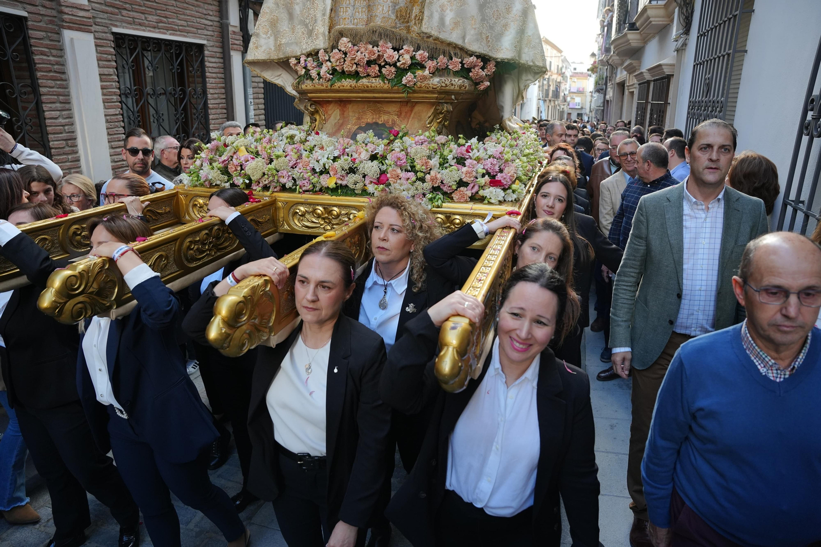 El traslado de la Virgen de Araceli en Lucena, en imágenes