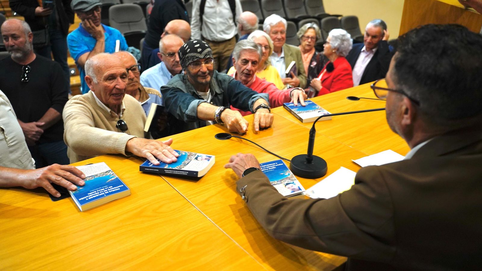 Fotos de la presentación del libro de Roberto Losada en el Auditorio Millán Picazo