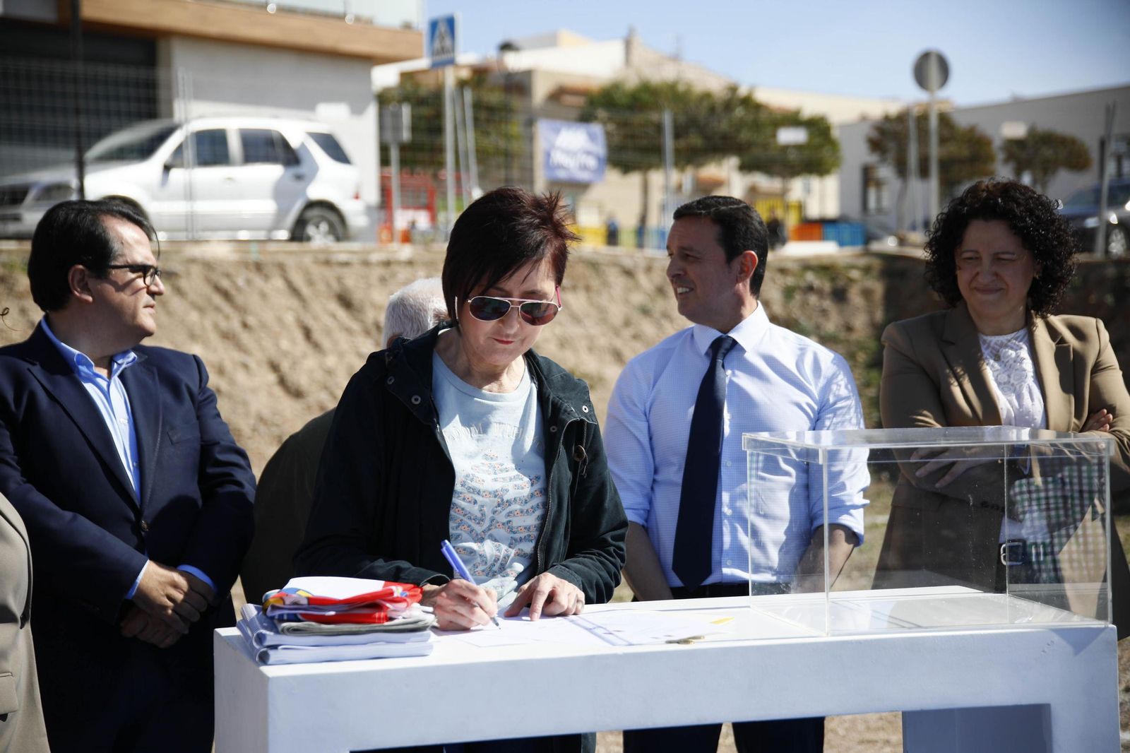Las imágenes de la primera piedra del Centro de mayores en Balanegra
