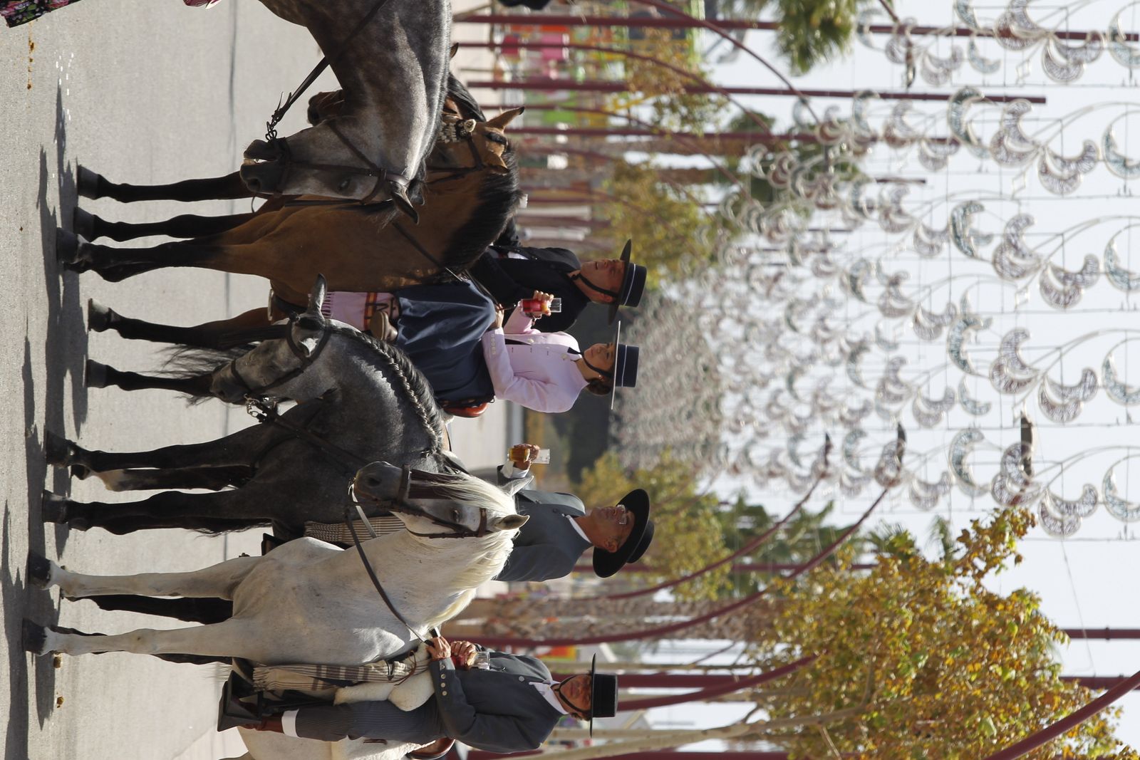 Varios caballistas en la inauguración del Paseo de Caballos en el Recinto Ferial de Almería.