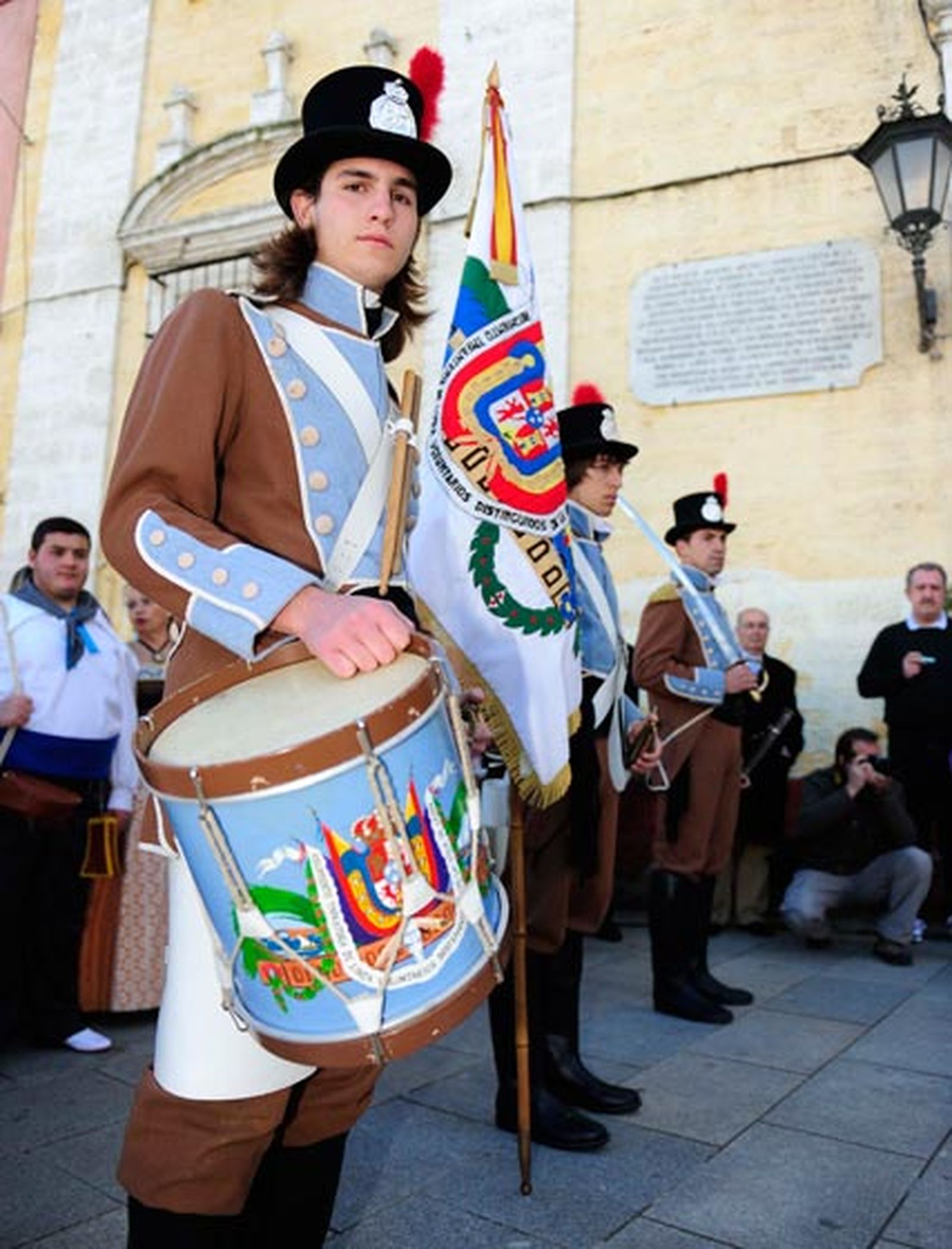Cádiz y San Fernando rememoran el traslado de las Cortes de la Isla de León a la capital hace 200 años donde finalmente se promulgaría la primera constitución de Cádiz, apodada 'La Pepa'

Foto: Elias Pimentel