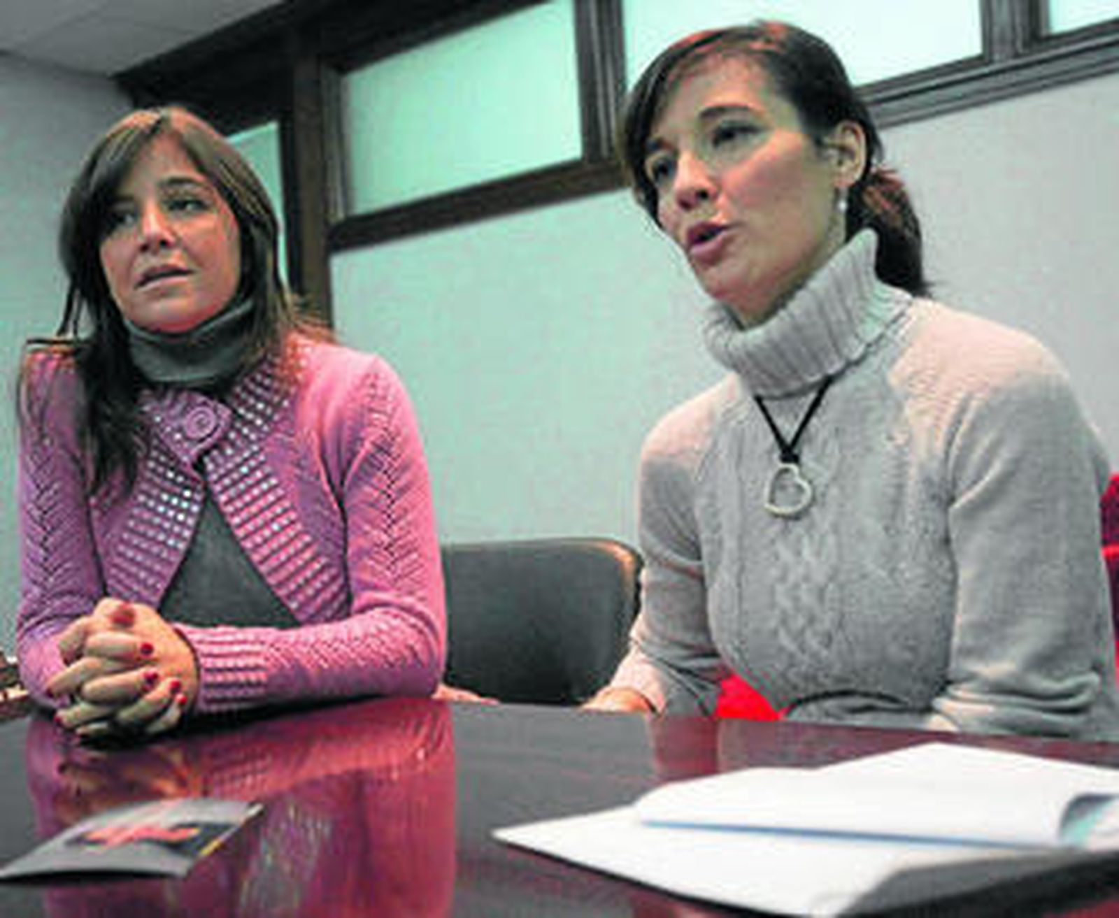 María José y Sonia Traverso Caro, ayer en la redacción de Europa Sur.