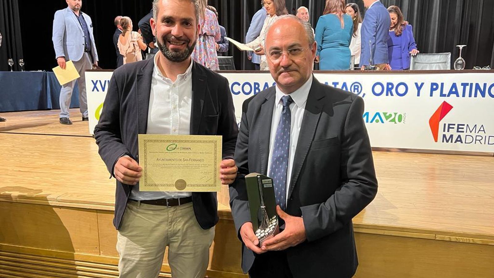 Entrega del reconocimiento de la Escoba de Plata al Ayuntamiento de San Fernando. Entrega del reconocimiento de la Escoba de Plata al Ayuntamiento de San Fernando.