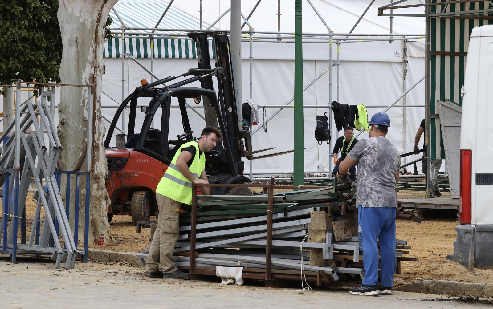 Así avanzan los trabajos del montaje de la Feria de Abril 2025
