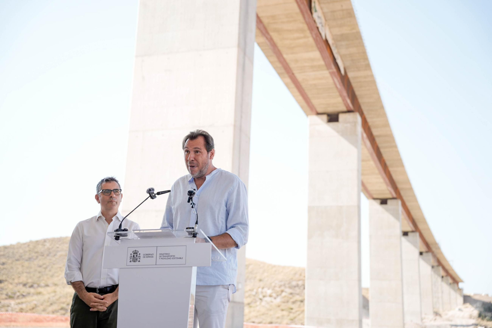 Los ministros Félix Bolaños y Óscar Puente visitan el viaducto de los Feos de Almería, en imágenes