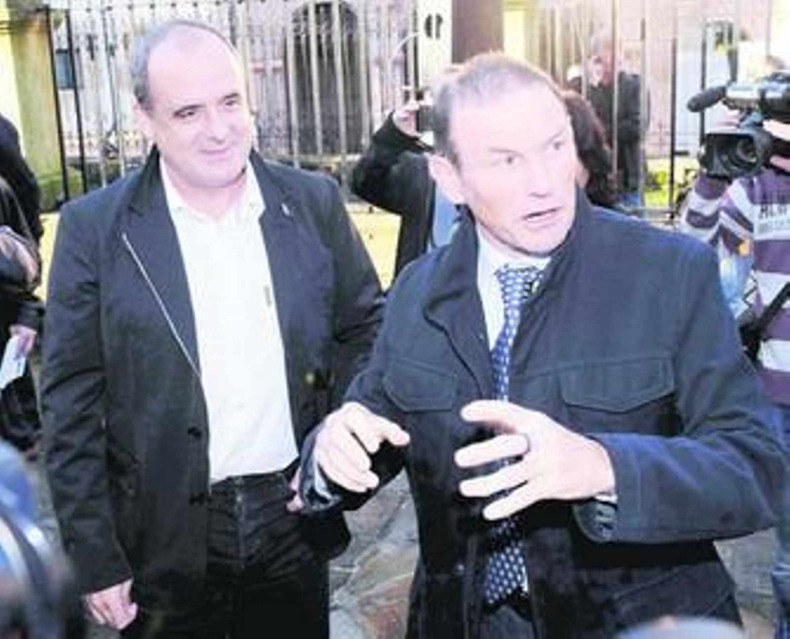 El presidente del PNV en Guipúzcoa, Joseba Egibar, y el ex lehendakari Juan José Ibarretxe, el sábado en un acto en Bilbao.