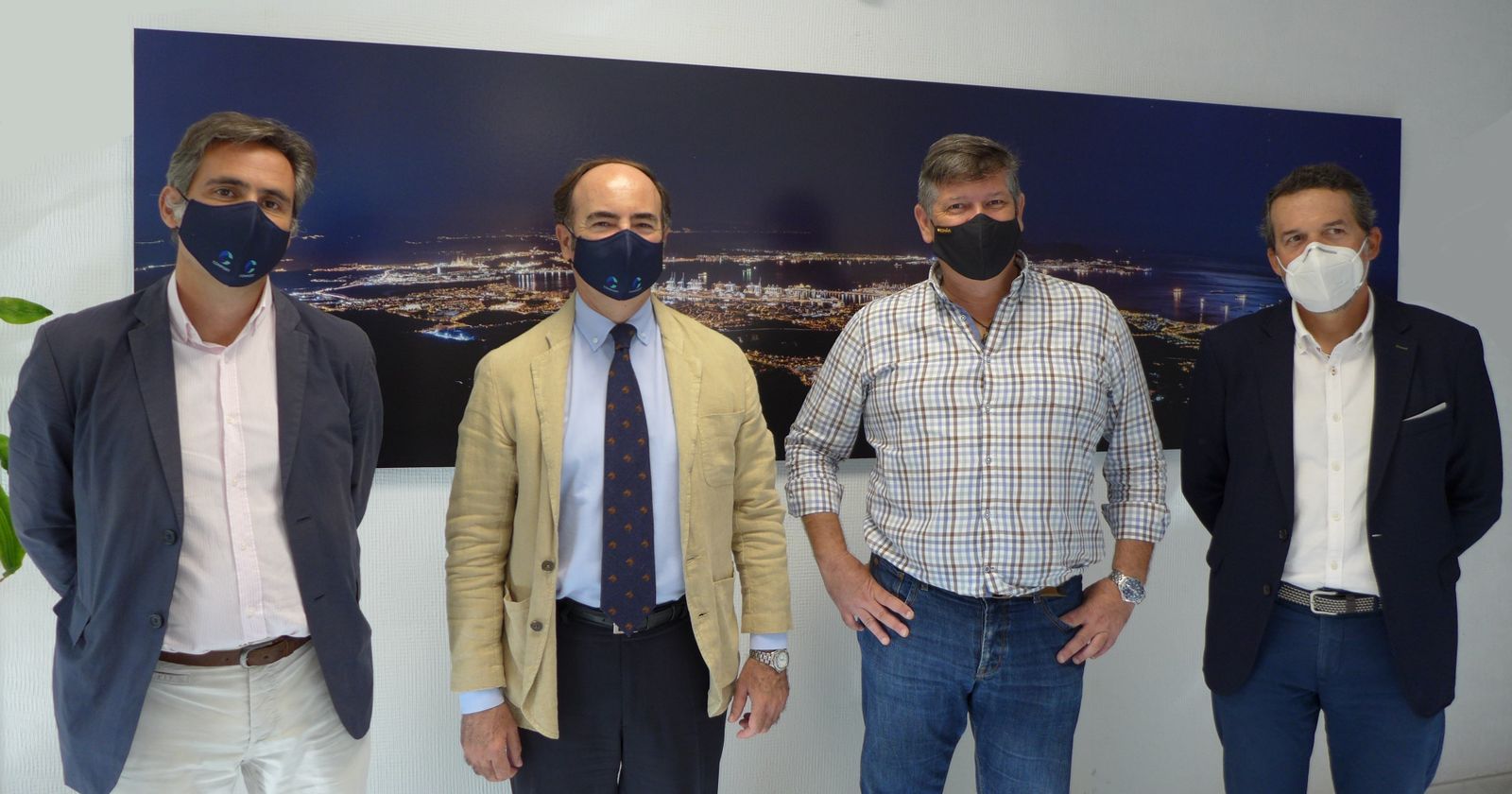 Gerardo Landaluce y José Manuel Tejedor, en el centro.