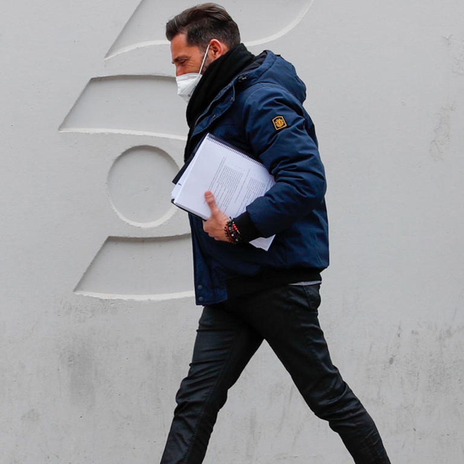 Antonio David Flores, llegando a la junta de accionistas de Mediaset.