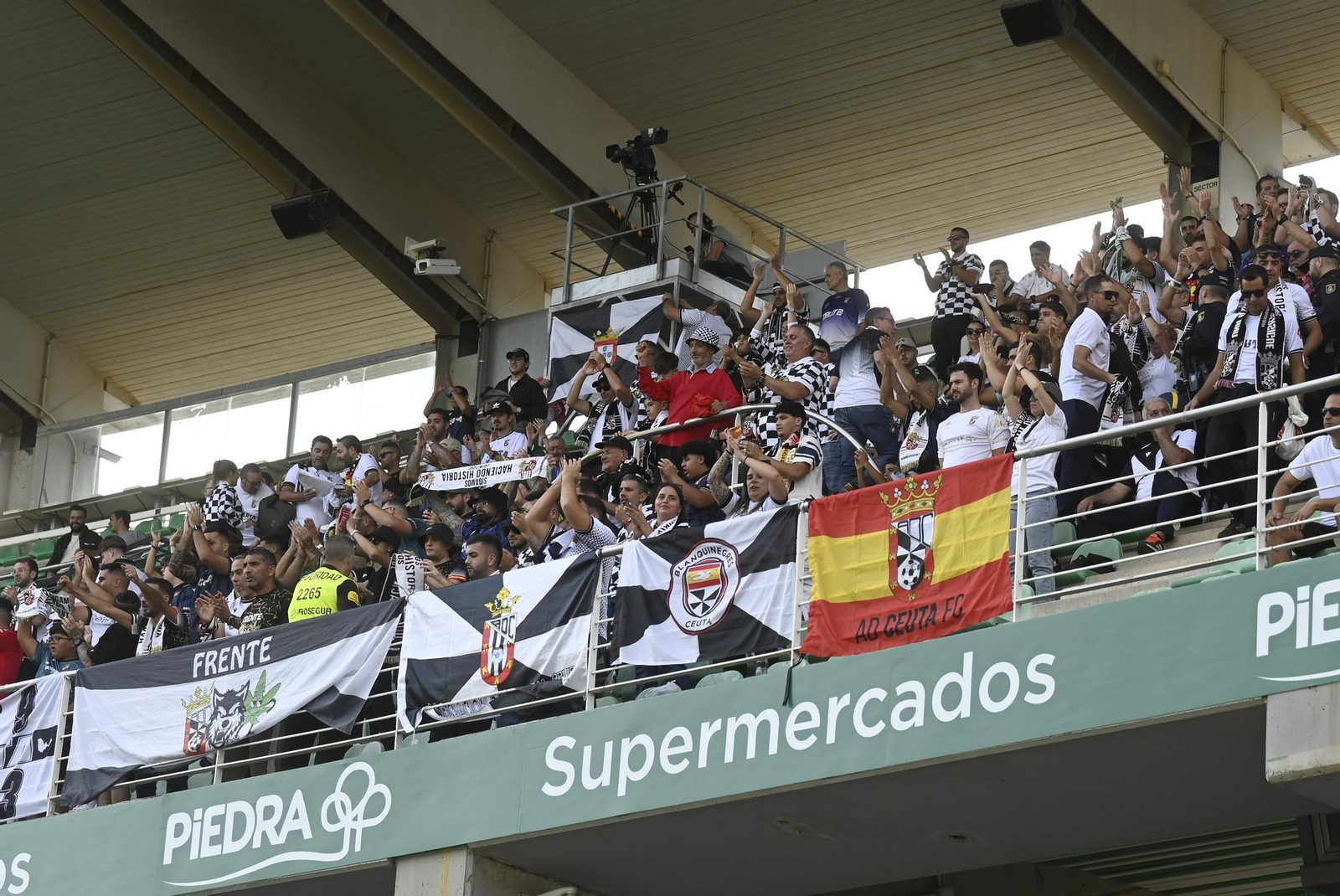 Las mejores fotos del imponente ambiente en El Arcángel para el Córdoba CF - Ceuta
