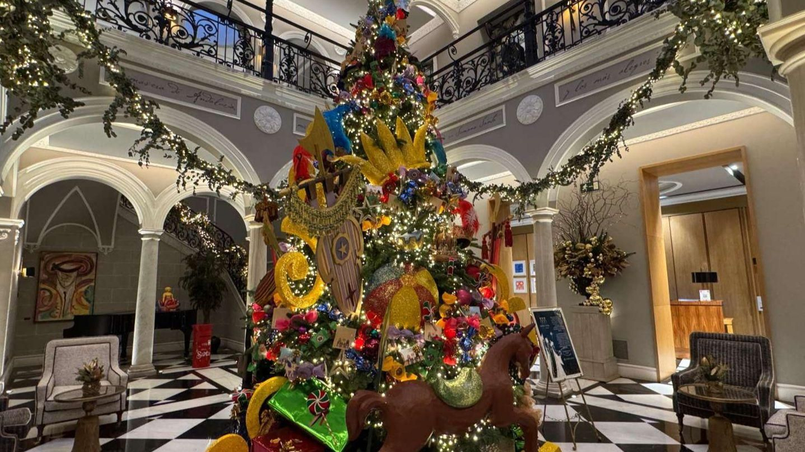 El árbol de Navidad del Hotel Casa Palacio María Luisa de Jerez El árbol de Navidad del Hotel Casa Palacio María Luisa de Jerez