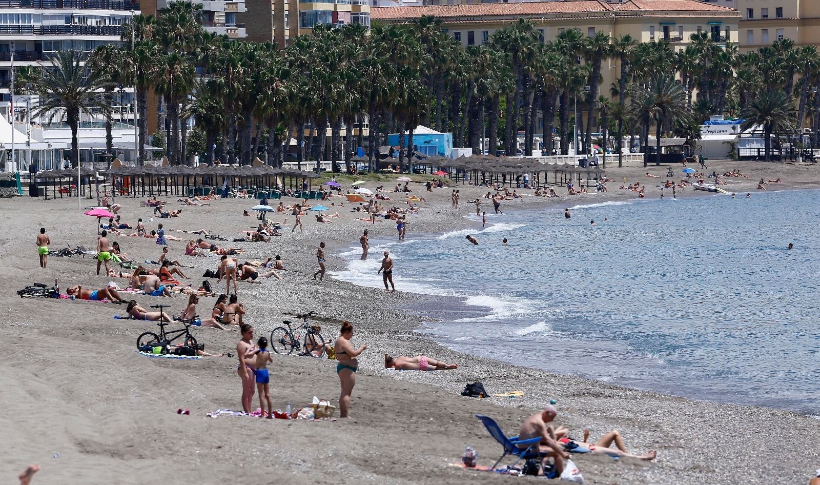 Los bañistas estrenan en las playas la fase 2