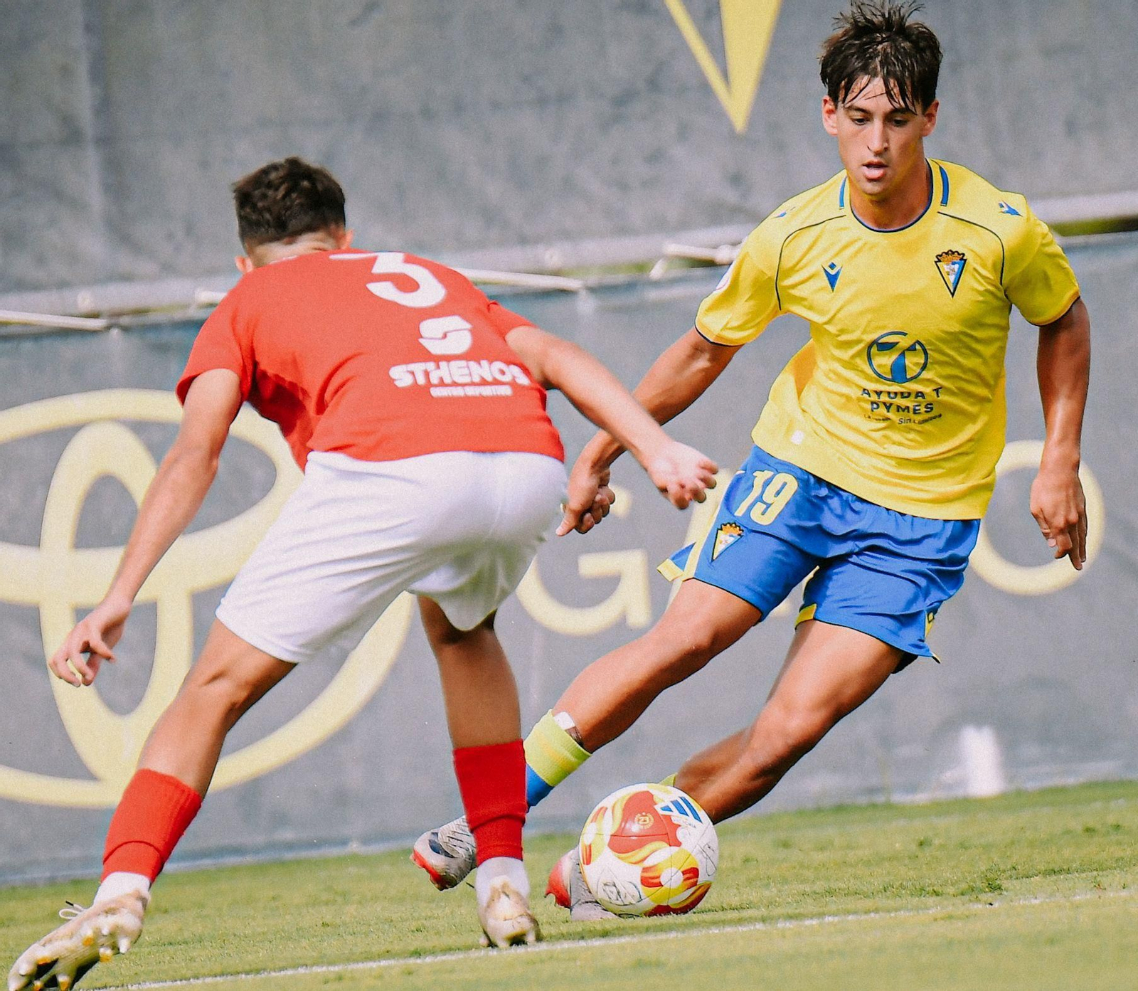 Ismael Álvarez ante el nazareno Lea.