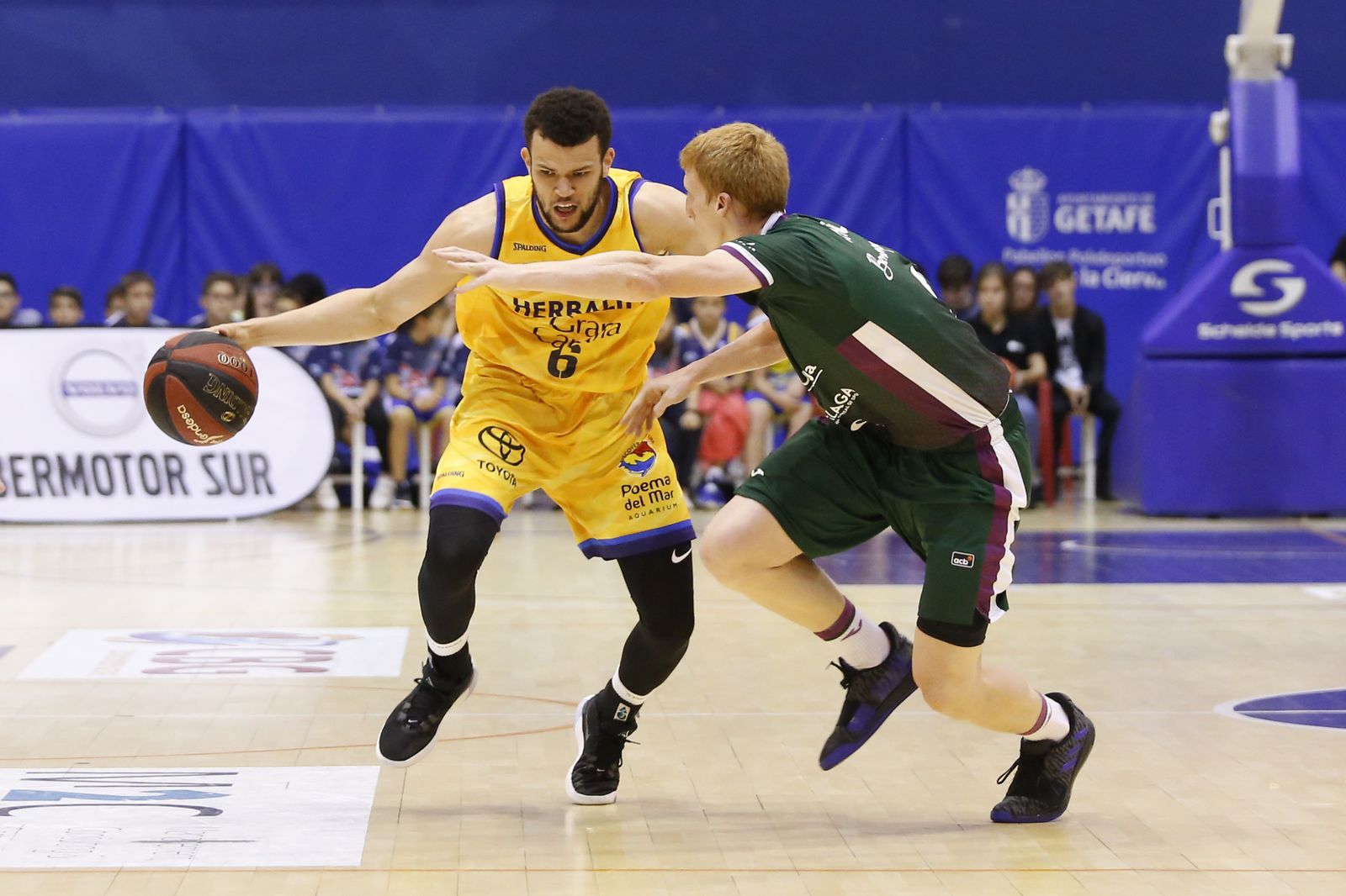 La primera victoria del Unicaja, en fotos
