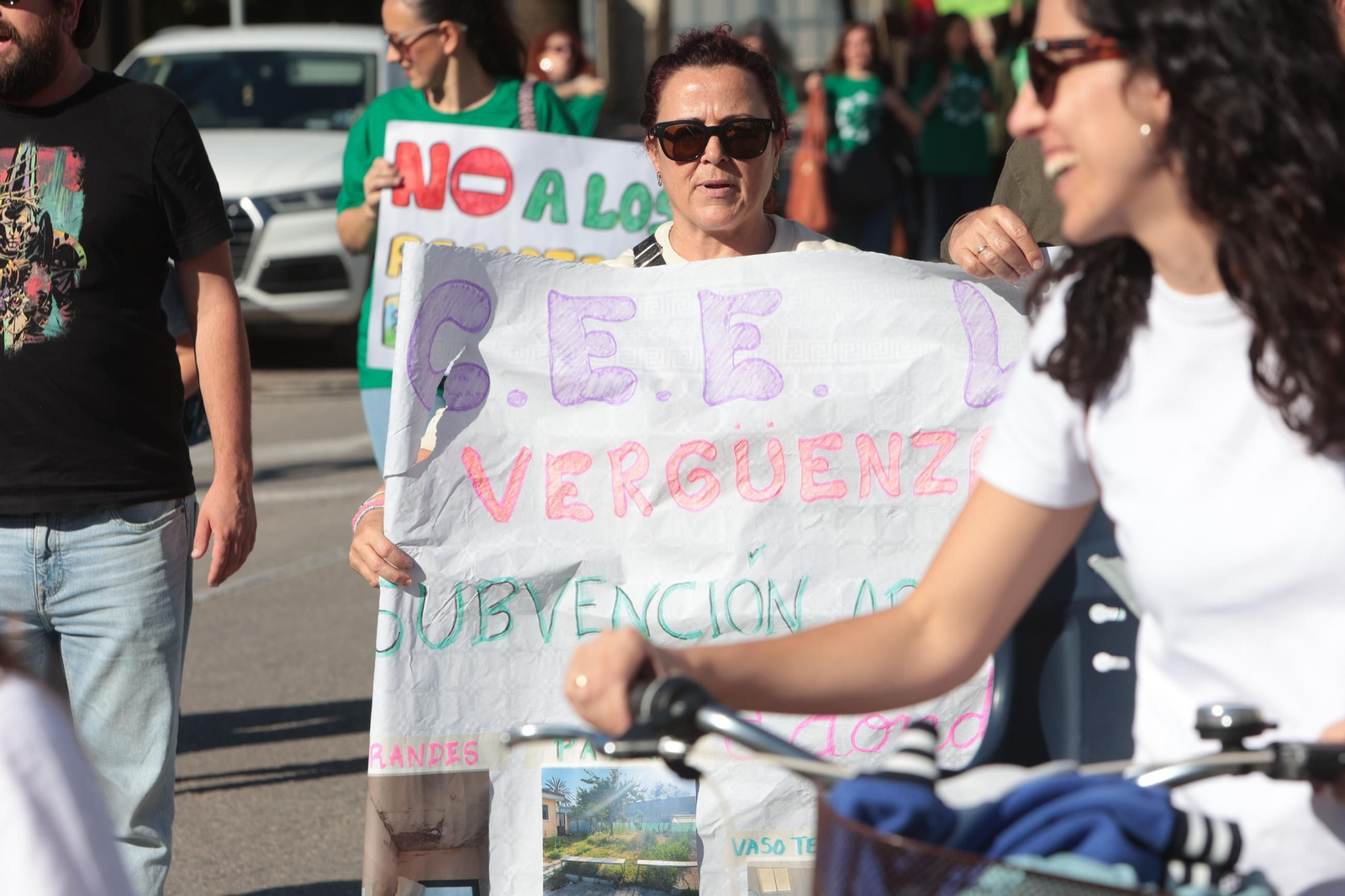 Manifestación por la Escuela Pública por las calle de Jerez