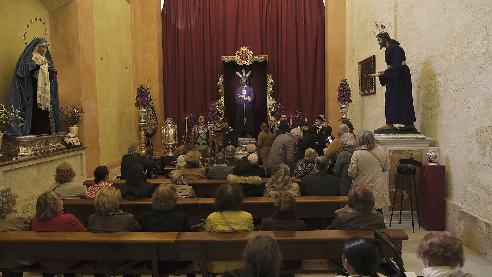 El besapiés del Cristo de Medinaceli en imágenes