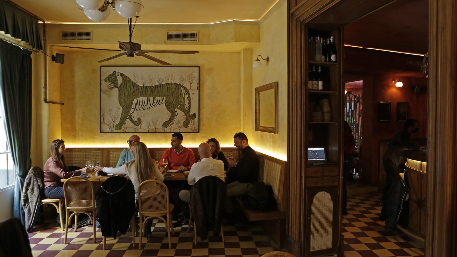 El salón principal de La Casa del Tigre.