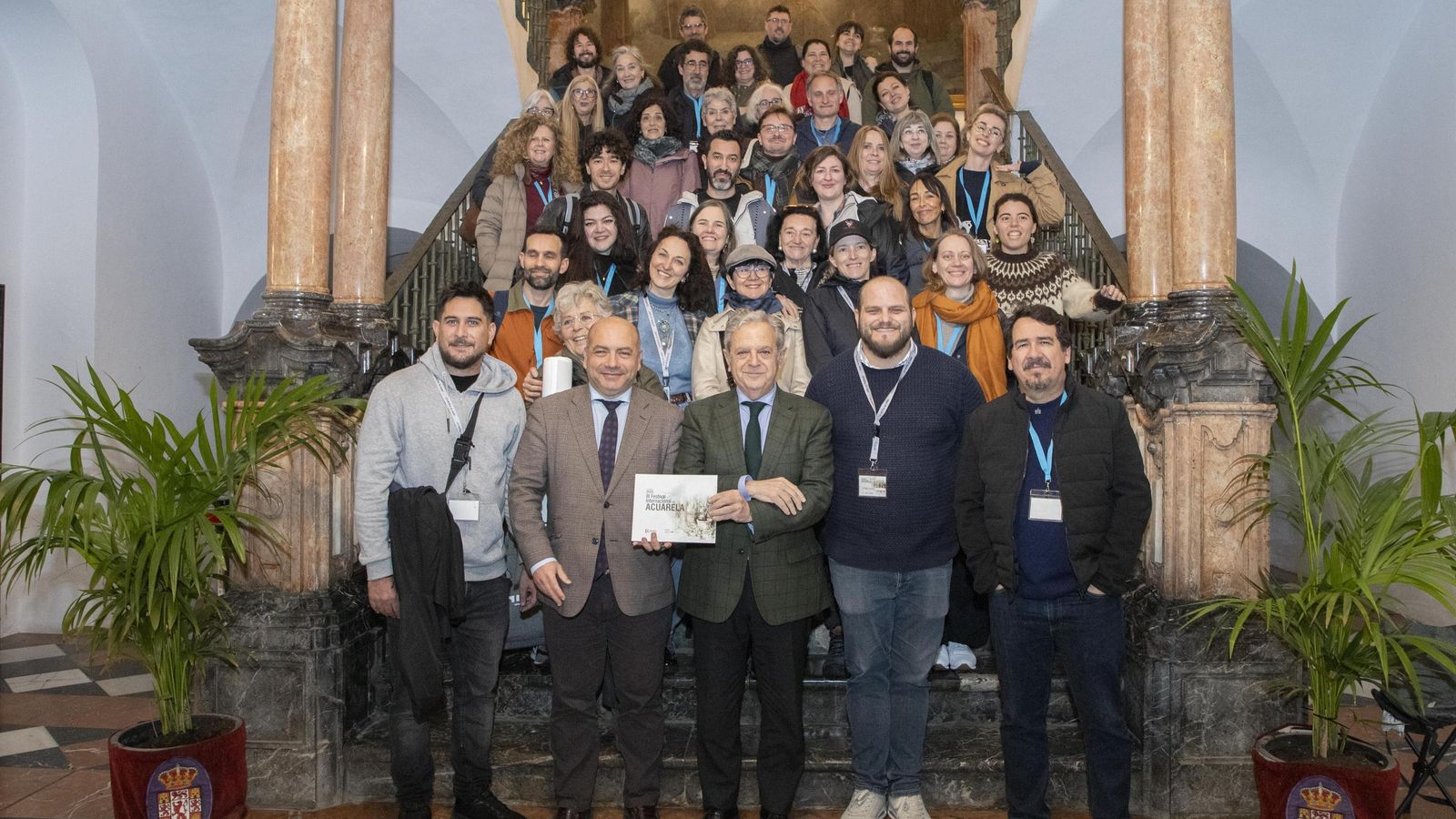Foto de familia tras la inauguración del certamen.