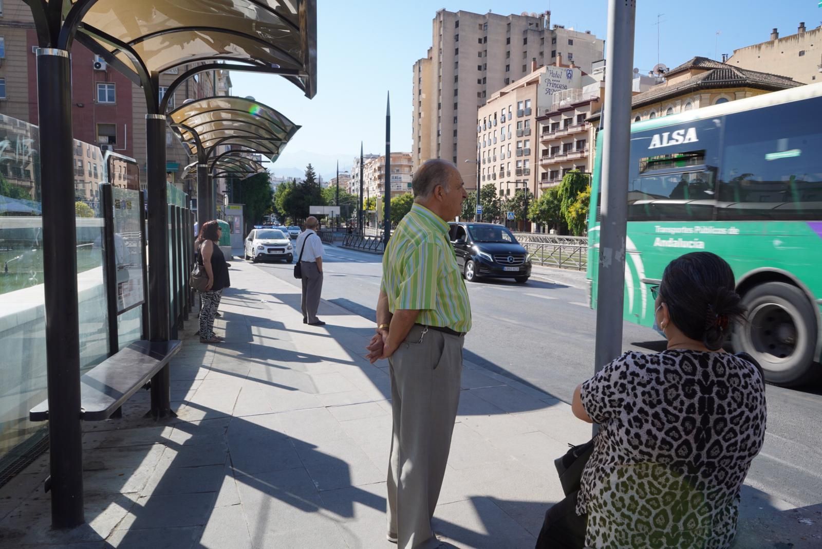 Fotos: así transcurre la manifestación y la huelga de autobuses urbanos de Granada