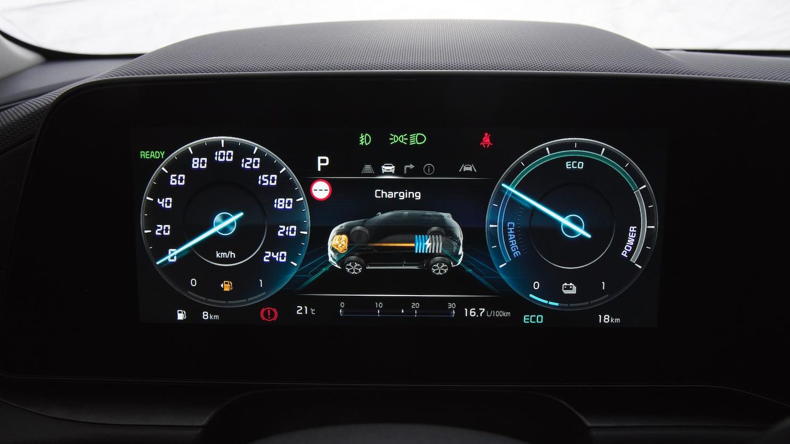 En el acabado básico, el Concept, y en el Drive si no se opta por el paquete opcional, la instrumentación no es ésta TFT de 10,25".