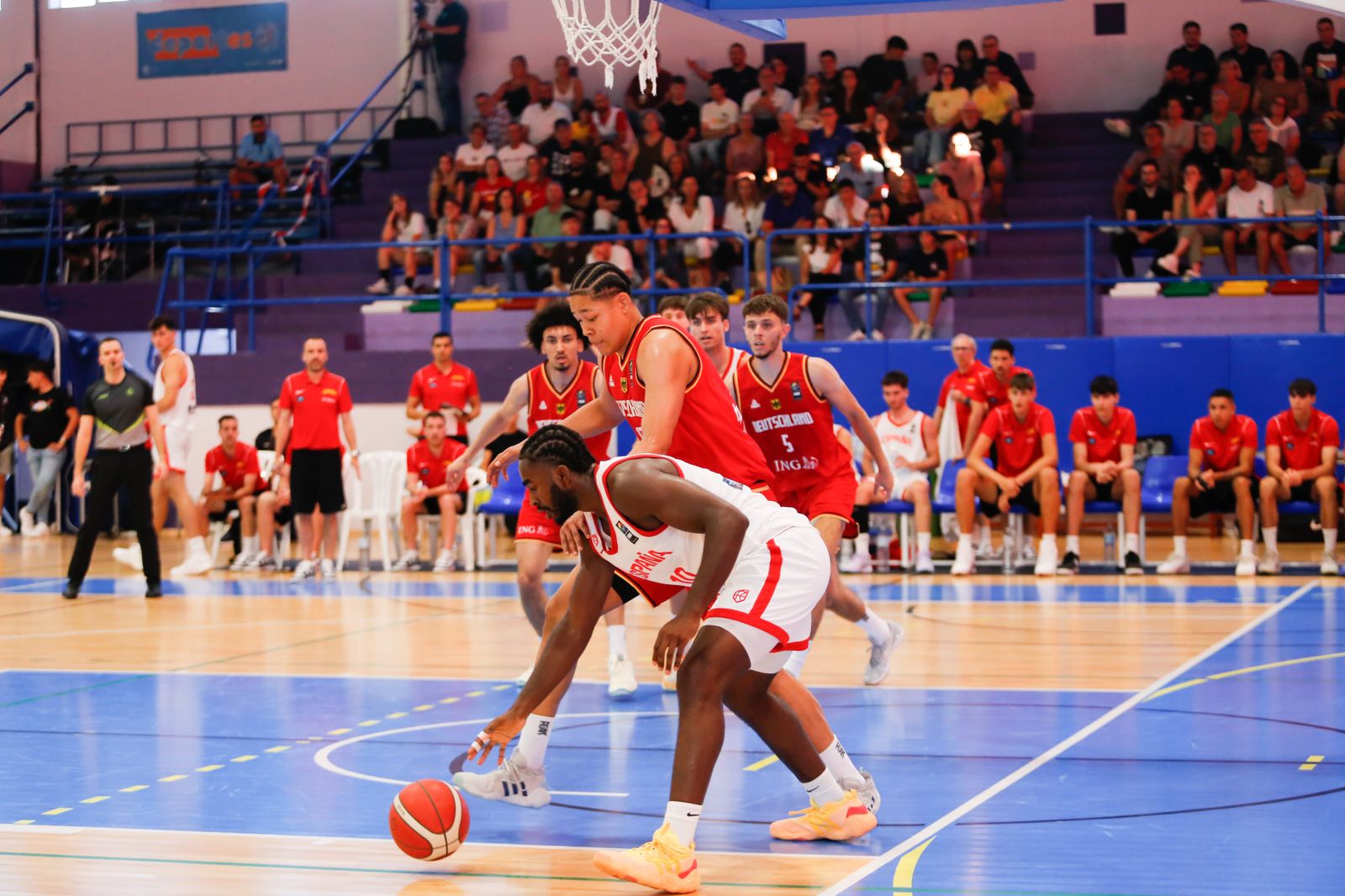 Las fotos de la primera jornada del torneo Internacional U20 de baloncesto de La Línea