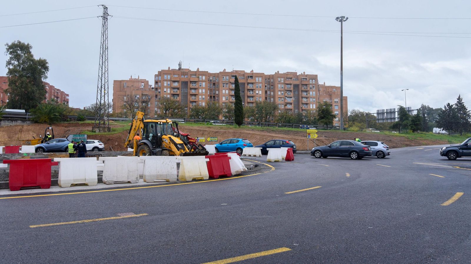 Rotonda implementada para el paso del Tranvibús en Sevilla Este