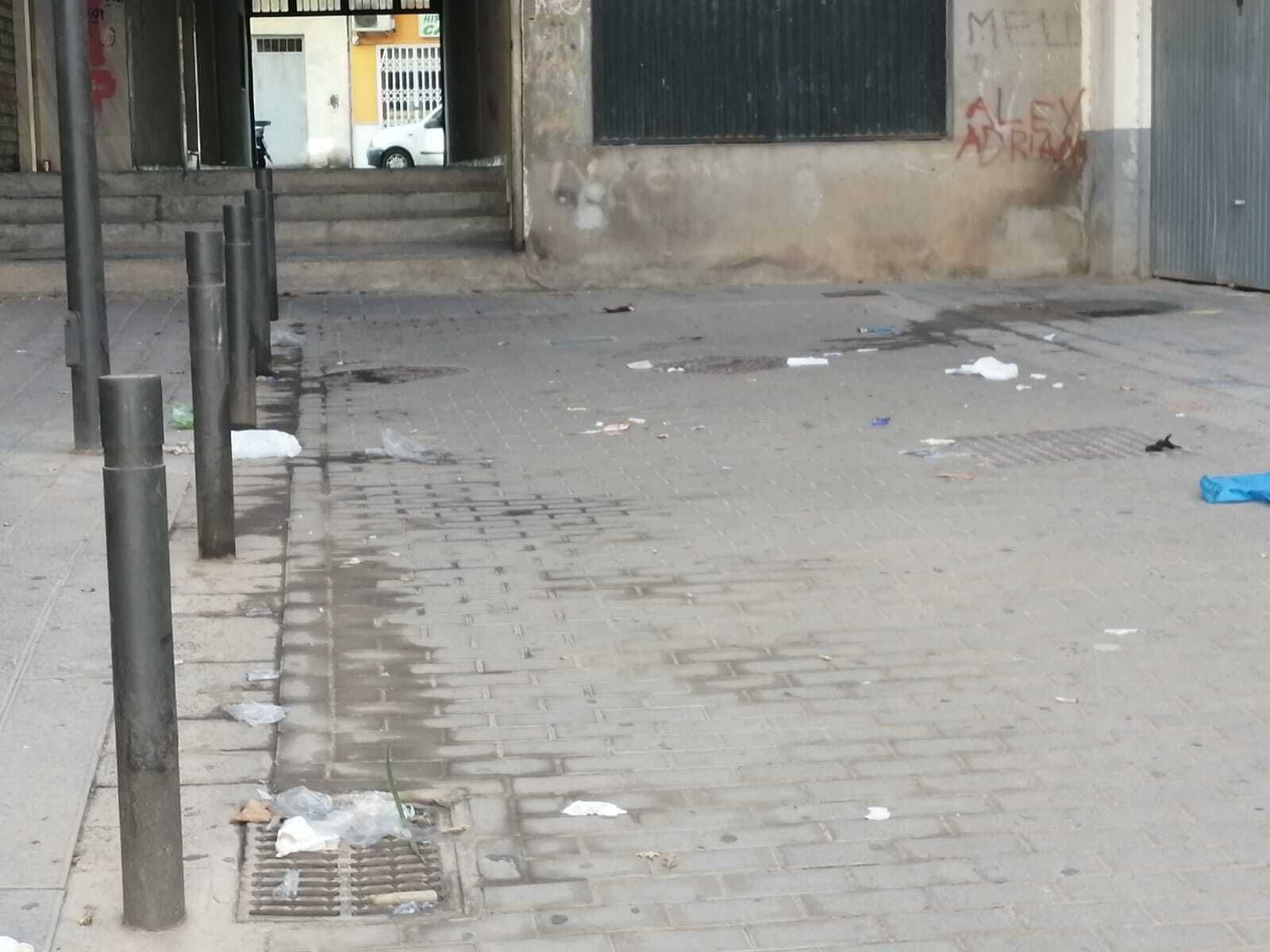 Suciedad en la calle Santísimo y entorno