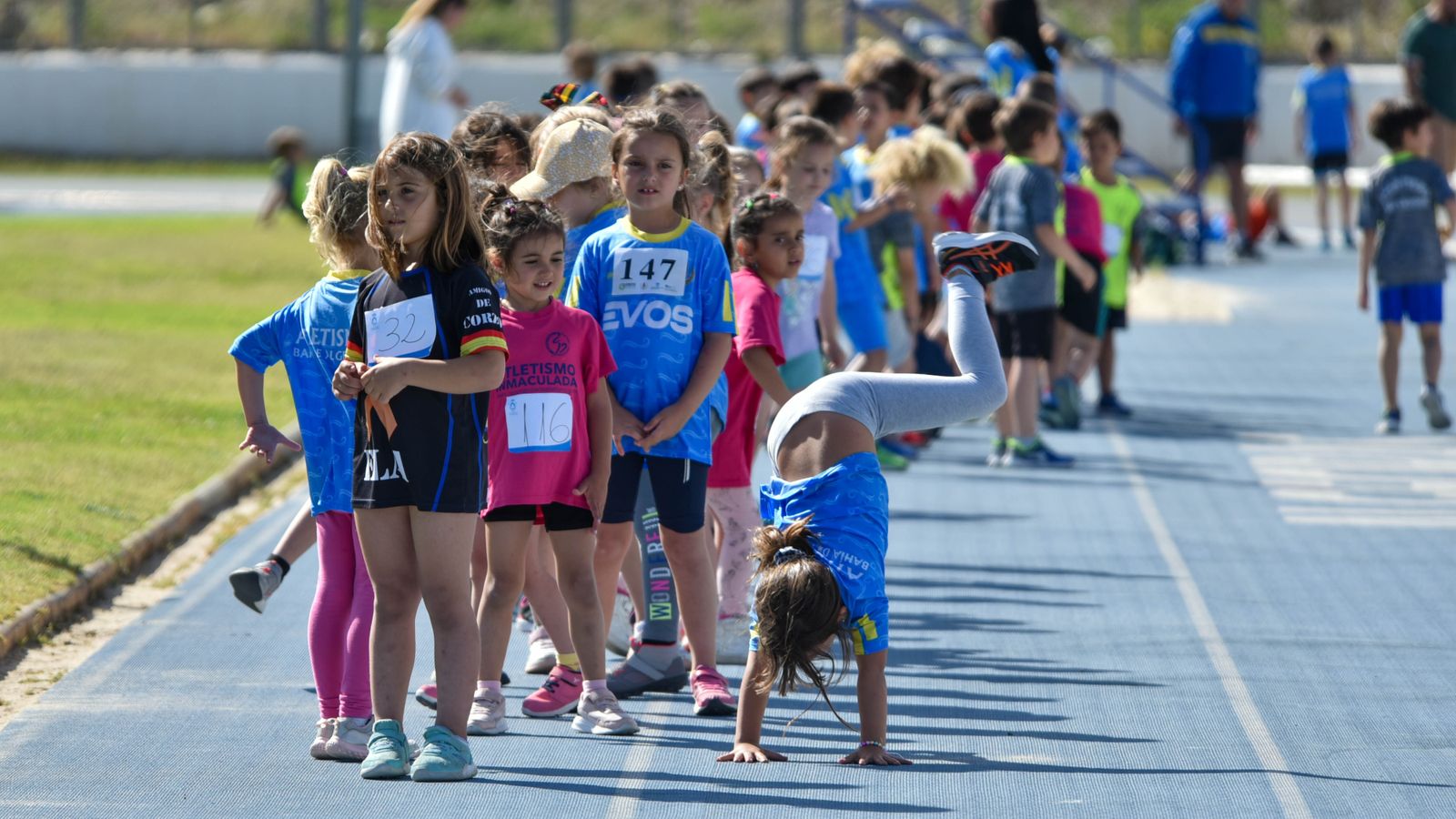 Final de los Juegos Municipales de Atletismo de Algeciras para categorías sub-8 y sub-10