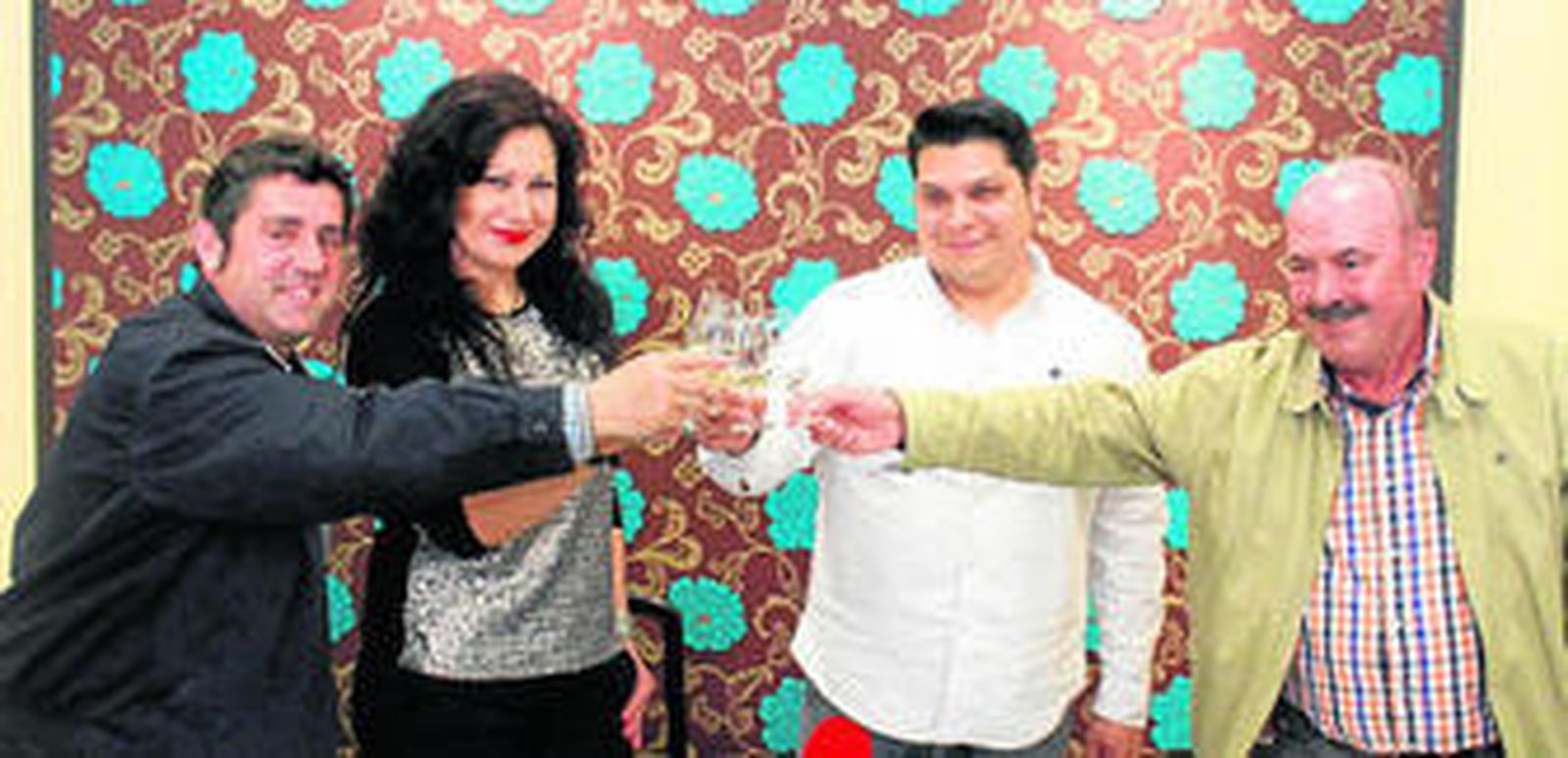 Luis Alfredo González, Charo Lebrero, Jorge Aguilar y Pepe Cruz brindan por la Feria de Puerto Real 2016.