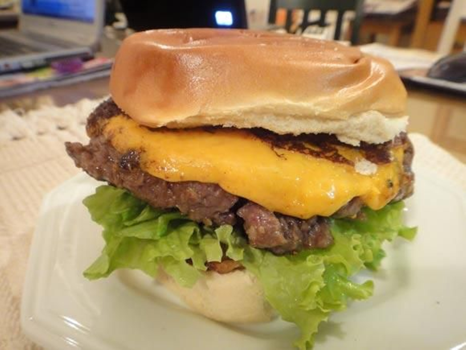 Las marcas de hamburguesas Alipende y Eroski contienen carne de caballo