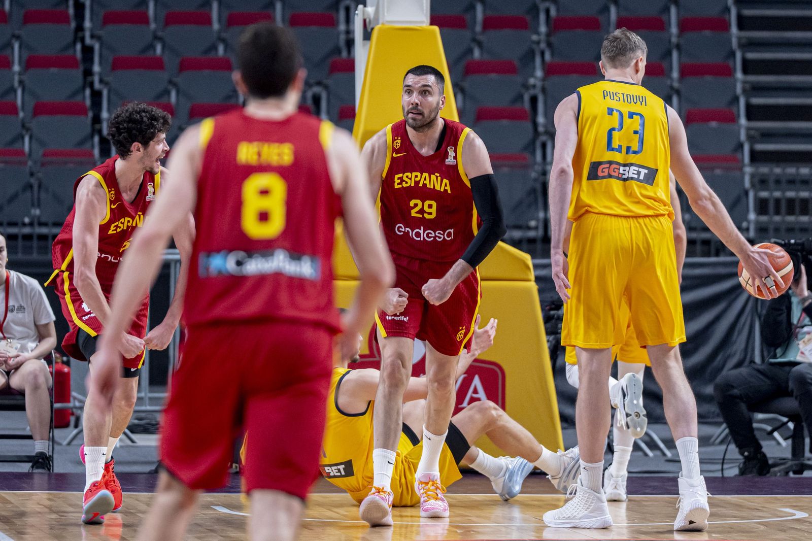 Las mejores fotos del Ucrania-España de baloncesto